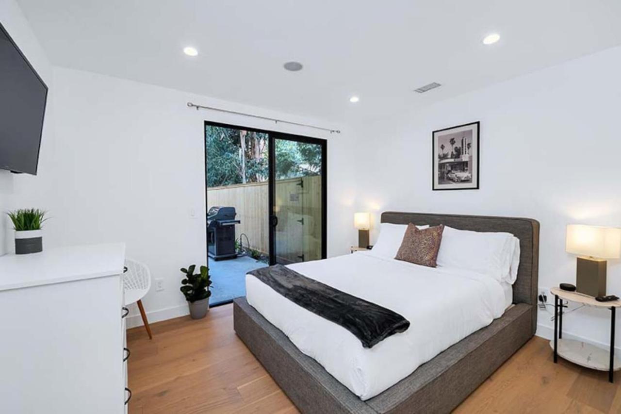 Casa de férias Skyhill Modern Lux With Hot Tub Walk To Universal Los Angeles